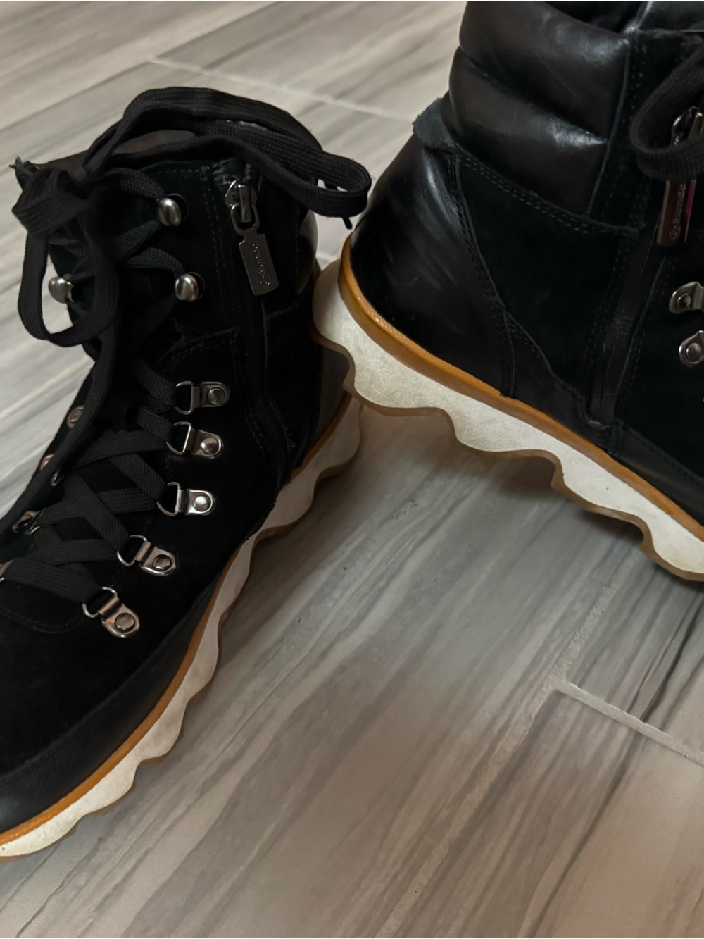 Blondo Black Waterproof Shoe Tag Detail